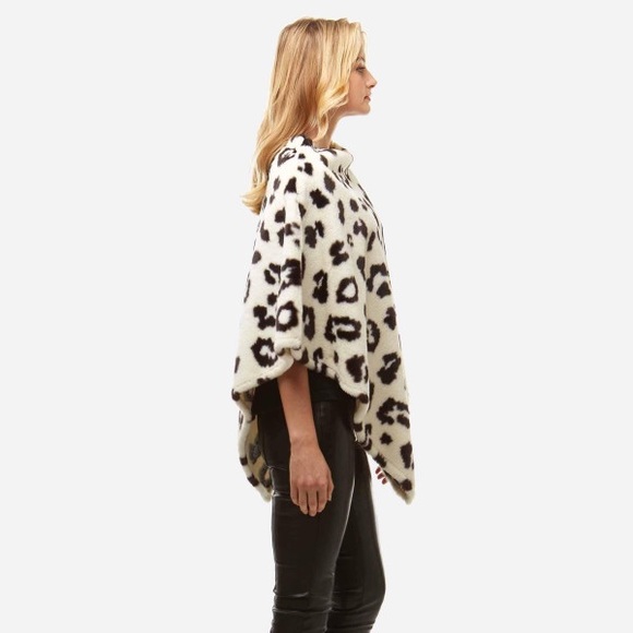 Women's Faux Fur Leopard Poncho - Picture 2 of 3